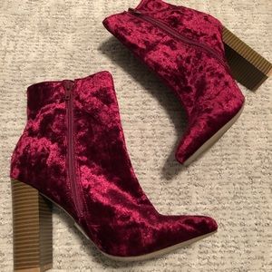 Wild Diva Size 7 Suede Shoe